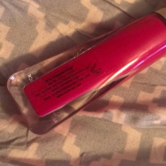 Free with any make-up purchase! Too faced lipstick - Picture 2 of 2
